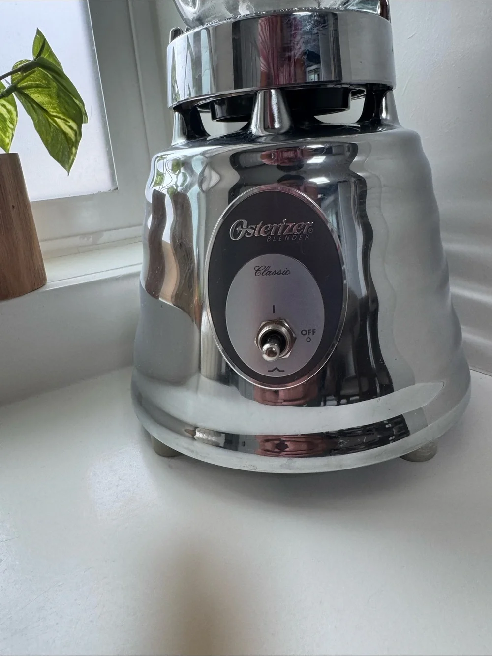 Vintage Oster Chrome Base Glass Jar Blender with Black Lid in pristine cobd